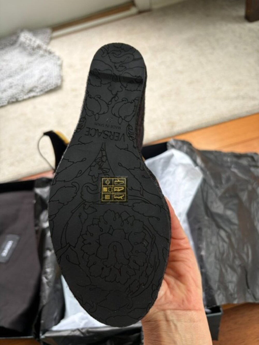 Versace - Picture 4 of 7